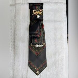 Elegant Black and Red Paisley Tie with Gold Accents